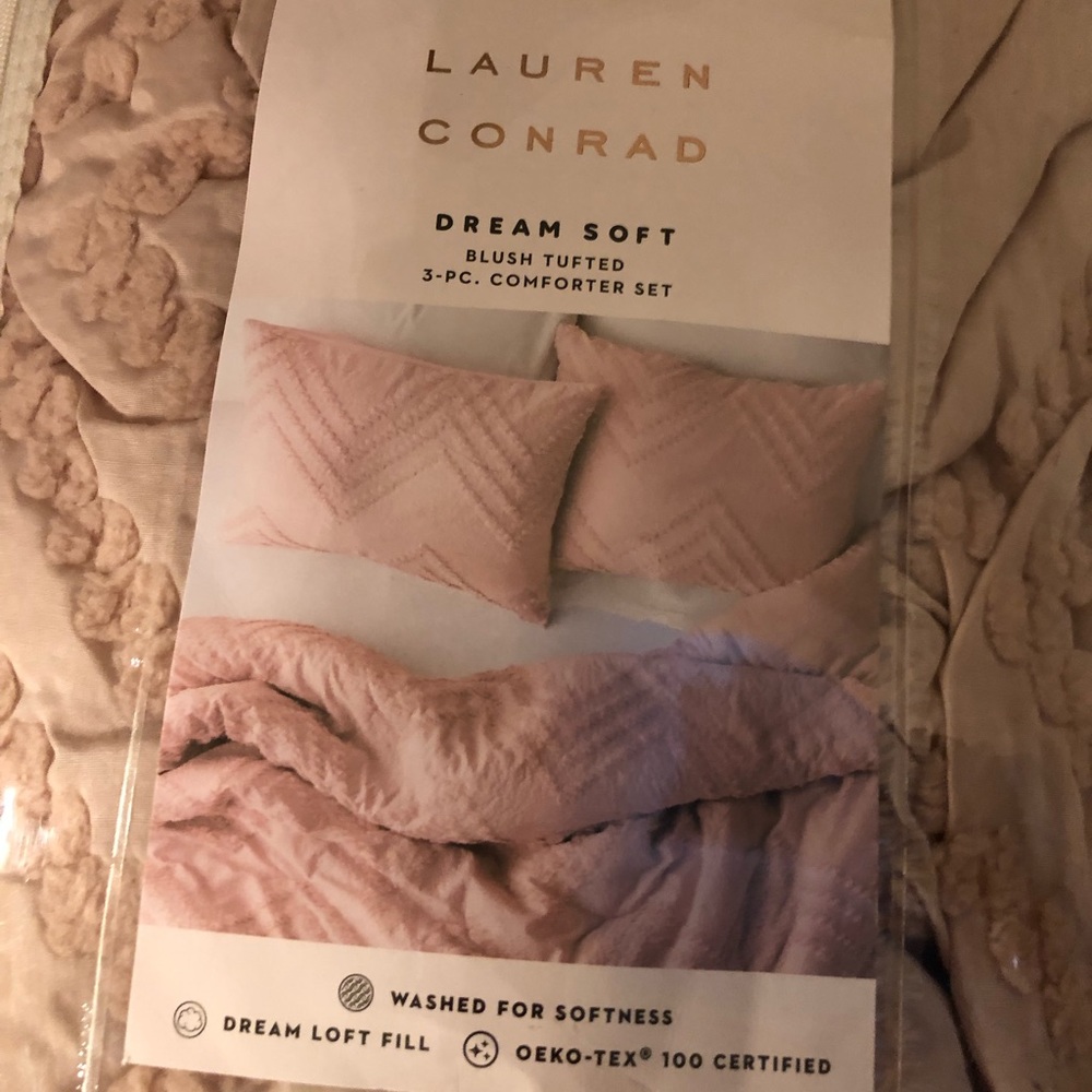 Lauren conrad blush/soft pink chenille king comforter w/ 2 king pillow cases